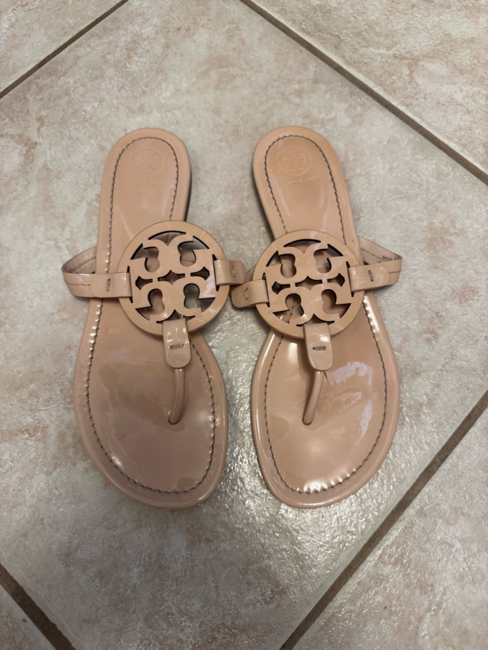 Tory Burch Patent Logo Thong Sandals in Nude Blush - Picture 2 of 6